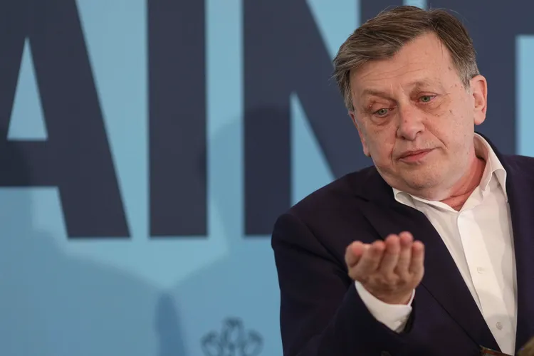 PSD, PNL, UDMR au băgat în campania lui Antonescu 39 milioane lei, triplu față cât are Nicușor Dan Foto: Inquam/Octav Ganea