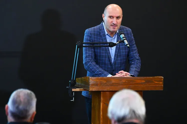 Indemnizația uriașă pe care o primește polițistul-teolog șef la Elcen Foto: Facebook