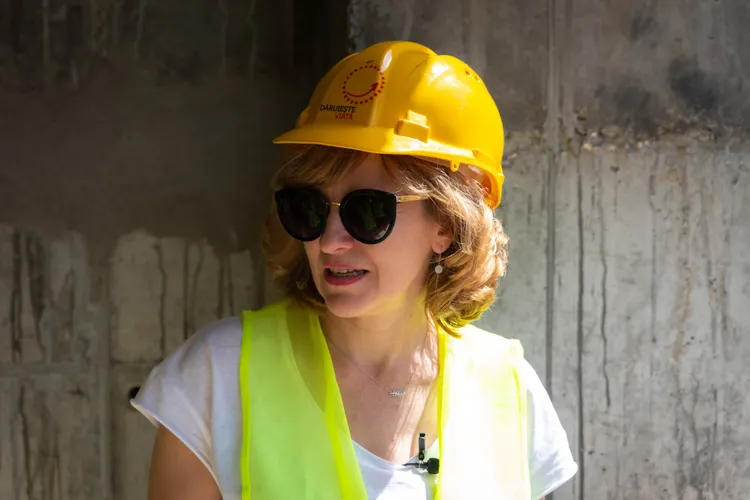 Oana Gheorghiu pare surprinsă: „Chiar şi oamenii din ministere își doresc să facă treabă” Foto: Facebook