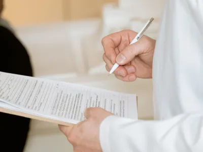 Întoarcerea în România după ani de muncă în străinătate: documentul care te poate asigura medical pe cheltuiala altui stat