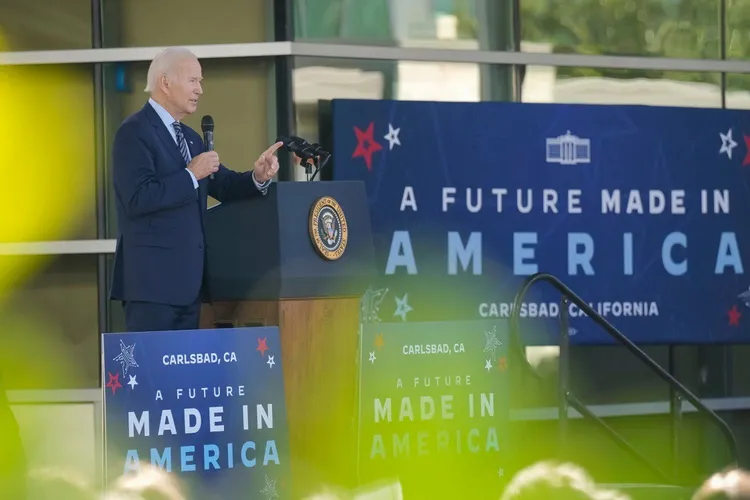 Dezinformarea pe Twitter, Musk versus Biden (sursa: Facebook/The White House)