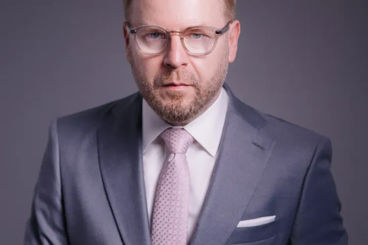 Judecător ÎCCJ pensionat la 48 de ani critică USR-ul și pe Nicușor Dan, o preamărește pe Savonea Foto: Facebook Mihail Udroiu