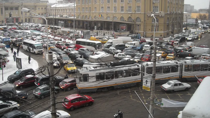 Peste două treimi dintre emisiile din transportul de pasageri, de la automobile Foto: RTV