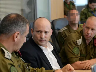 Fostul premier israelian Naftali Bennett s-a prezentat la unitatea sa militară Foto: Facebook