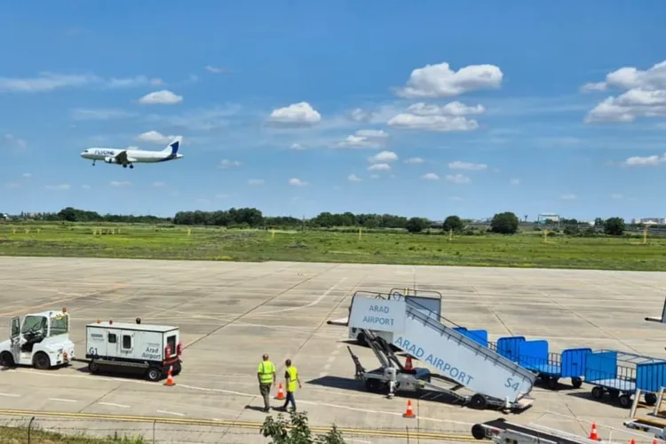 Aeroportul Arad are câteva zeci de pasageri lunar, dar directorul și membrii CA iau mii de lei/lună Foto: Facebook
