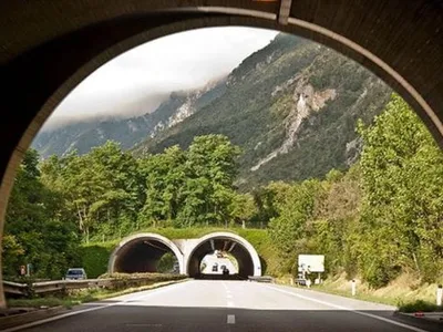 Autostrada A8, 45 tuneluri, 11 kilometri (sursa: ziaruldeiasi.ro)