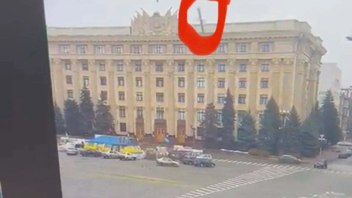 Războiul din Ucraina, ziua a șasea. Momentul în care o rachetă cade în centrul orașului Harkov. Sursă: Twitter @Euan_MacDonald