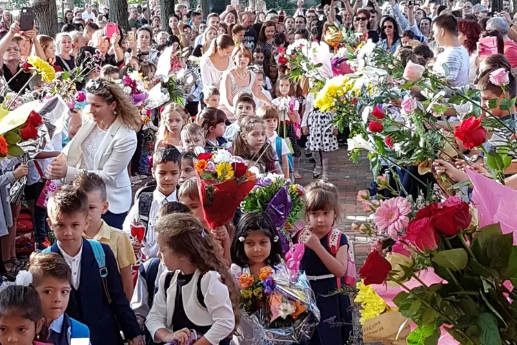 Cum au explodat „bursele” elevilor în anul electoral 2024  Foto: Liceul Dante Alighieri