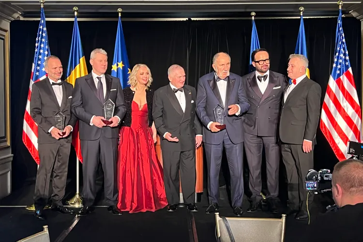 Cine face parte din ONG-ul Alianța Româno-Americană, care i-a premiat pe Gâdea și Predoiu Foto: Facebook