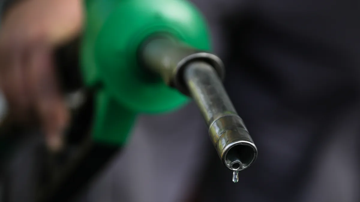 Motorina se poate scumpi cu până la patru lei pe litru, avertizează Asociația Energia Inteligentă (sursa: Inquam Photos/Octav Ganea)