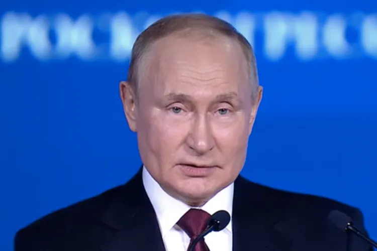 Putin, cu degetul pe butonul nuclear (sursa: kremlin.ru)