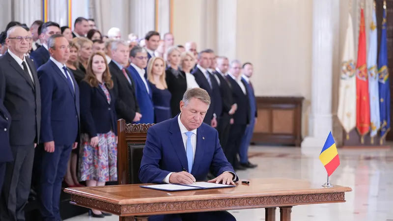 Reducerea cheltuielilor publice cu 10%, promulgată (sursa: Facebook/Klaus Iohannis)