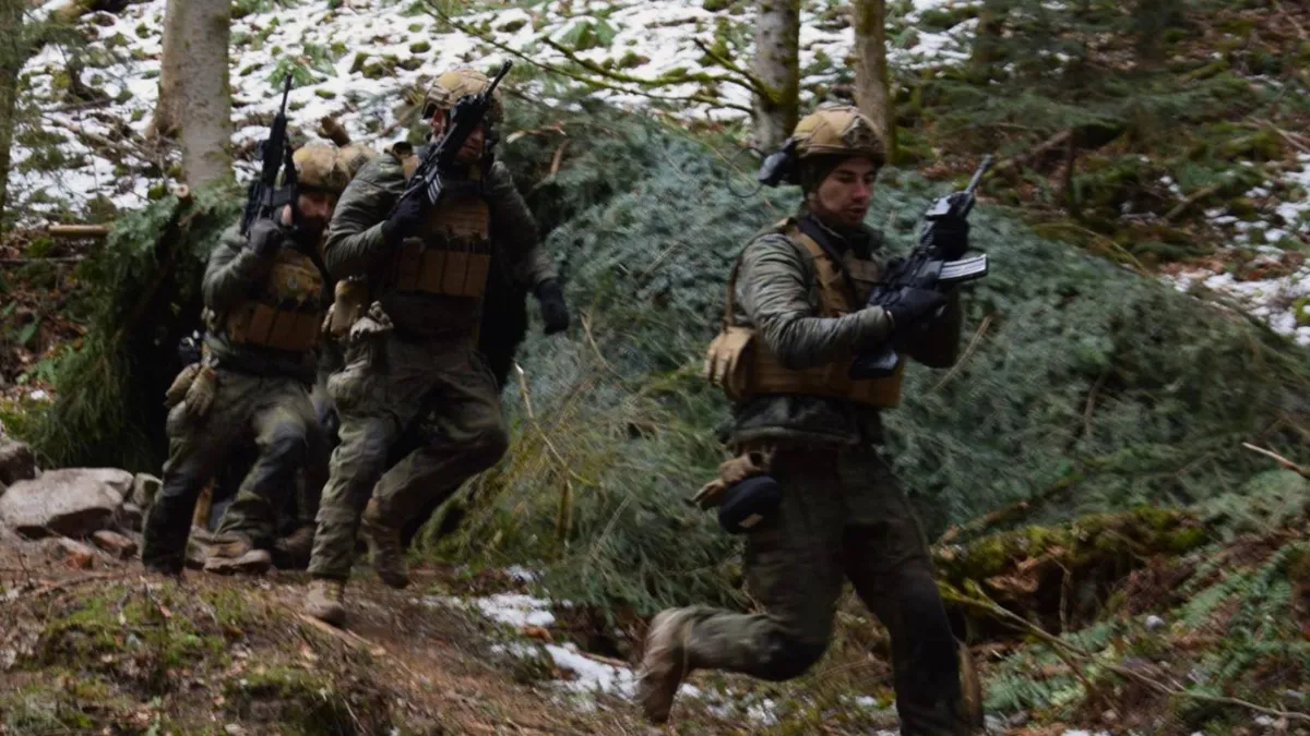 Stagiul militar obligatoriu, posibil în România (sursa: Facebook/MApN)