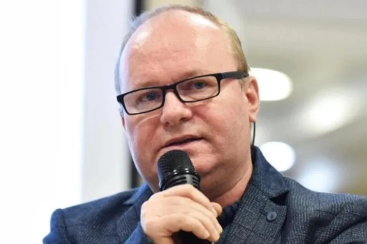 Preluarea Carrefour de Dedeman, criticată de profesorul Păun (sursa: Facebook/Cristian Paun)