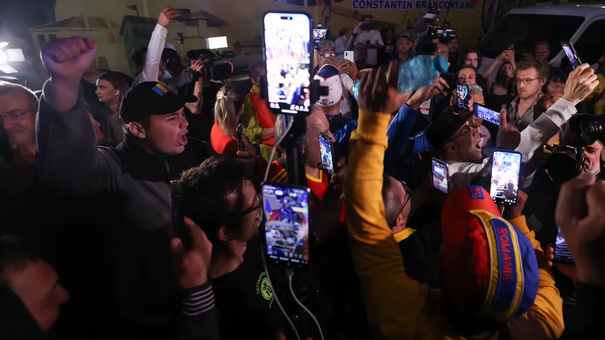 „Votantul lui Simion: bărbat, tânăr și vârstă mijlocie, zece clase sau studii medii, rural” Foto: Inquam/George Calin