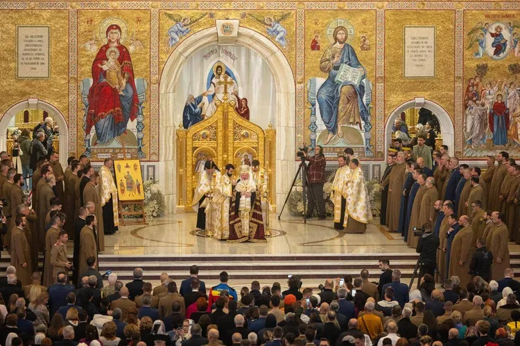 Corul Patriarhiei cântă versurile legionarului Radu Gyr (sursa: basilica.ro)