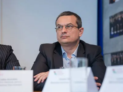 CCR a blocat, cu majoritate de voturi, publicarea declarațiilor de interese financiare ale demnitarilor și funcționarilor publici