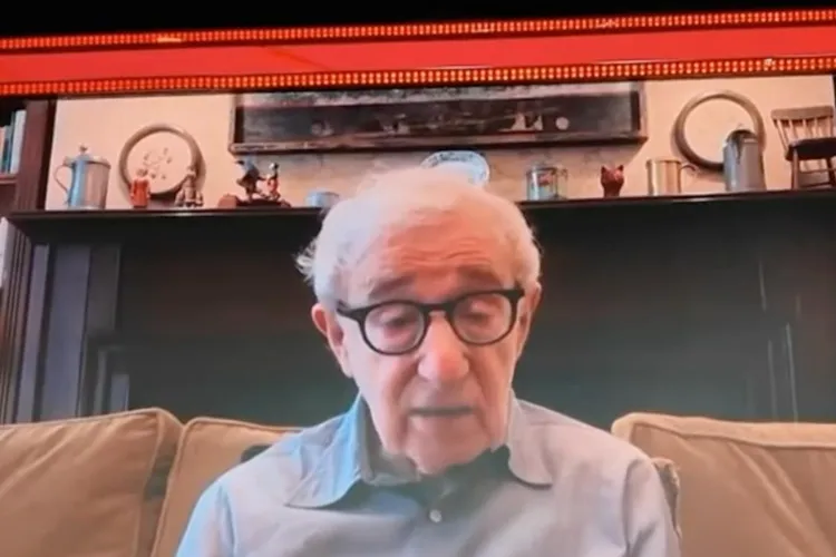 Ucraina denunță gestul lui Woody Allen (sursa: YouTube/METRO TV)