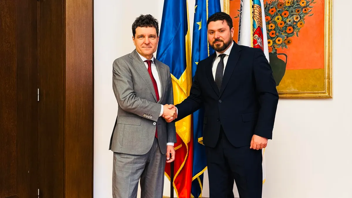 Primarul PNL din Rădăuți a venit la București ca să anunțe că-l susține pe Nicușor Dan Foto: Facebook