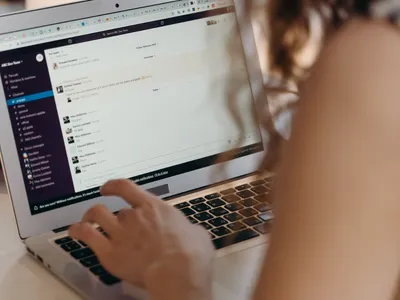 TikTok creează dependență prin felul în care a proiectat interfața, arată o investigație a Comisiei Europene