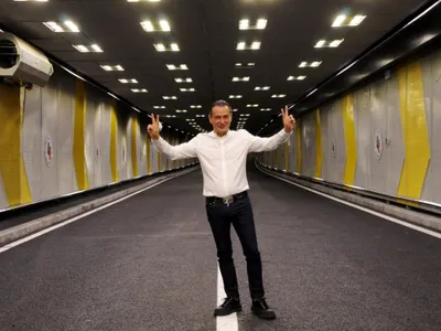 Bolojan îi bate obrazul lui Băluță: face reclamă la Pasajul Unirii, reconstruit cu banii Guvernului Foto: Facebook