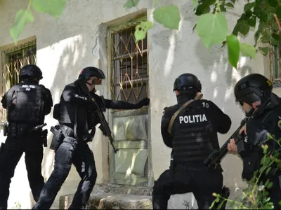 Rețea de droguri în satele din Botoșani (sursa: Facebook/Inspectoratul de Poliție Județean Botoșani)