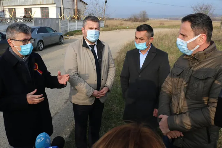 Penelistul Popescu a împușcat electoral Beretta (sursa: Facebook/Virgil Popescu)