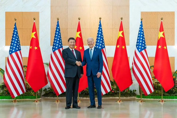 SUA interzic echipamentele chineze de telecomunicații (sursa: Facebook/The White House)