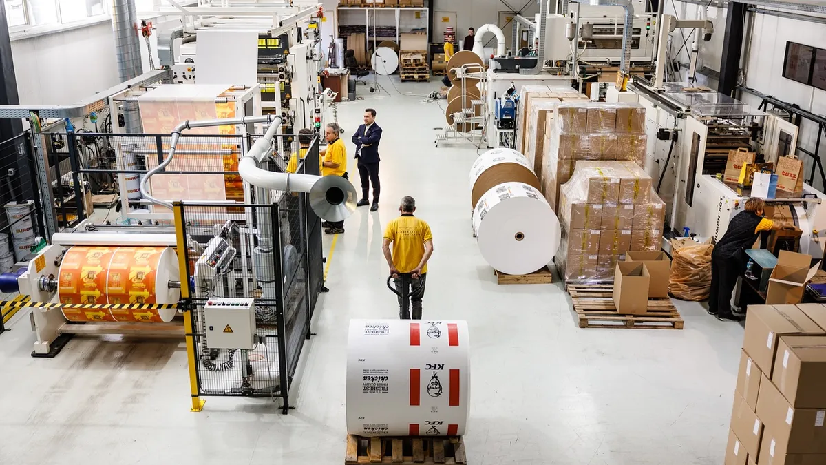 Tarifele impuse Chinei ajută firme românești (sursa: Facebook/Fabrica de Ambalaje Exonia)