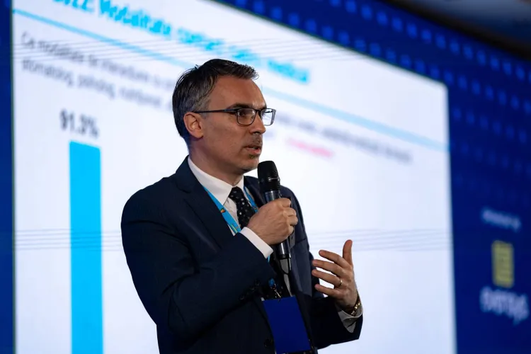 Sociologul Ștefureac îl atacă pe Nicușor (sursa: Facebook/Remus Ioan Stefureac)