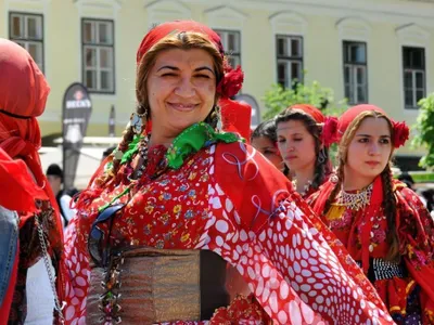 Identități rome: Căldărari, Pletoși, Ursari, Lingurari (sursa: ziaruldeiași.ro)