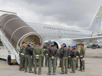 Columbia trimite avioane pentru repatrierea imigranților (sursa: X/Fuerza Aeroespacial Colombiana)