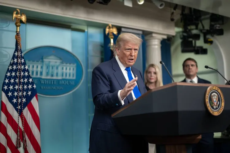 Trump, nemulțumit de discuția cu Putin (sursa: Facebook/The White House)