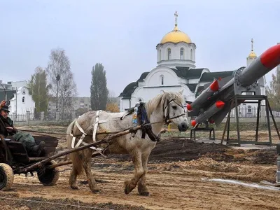 Rusia a oprit, de facto, producția auto Foto: Twitter