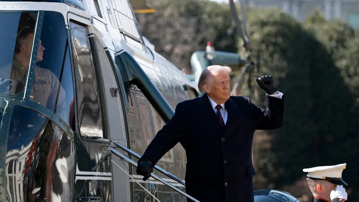 Trump critică decizia lui Starmer privind Iranul (sursa: Facebook/The White House)