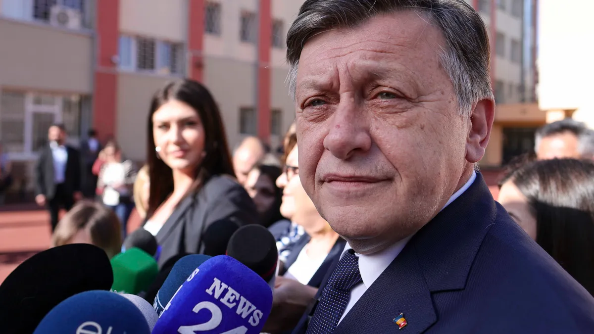 Crin Antonescu se retrage în șomaj refuzând să îndemne la un vot împotriva lui Simion Foto: Inquam/Octav Ganea