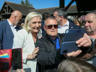 Marine Le Pen, deturnare ca Dragnea (sursa: Facebook/Marine Le Pen)