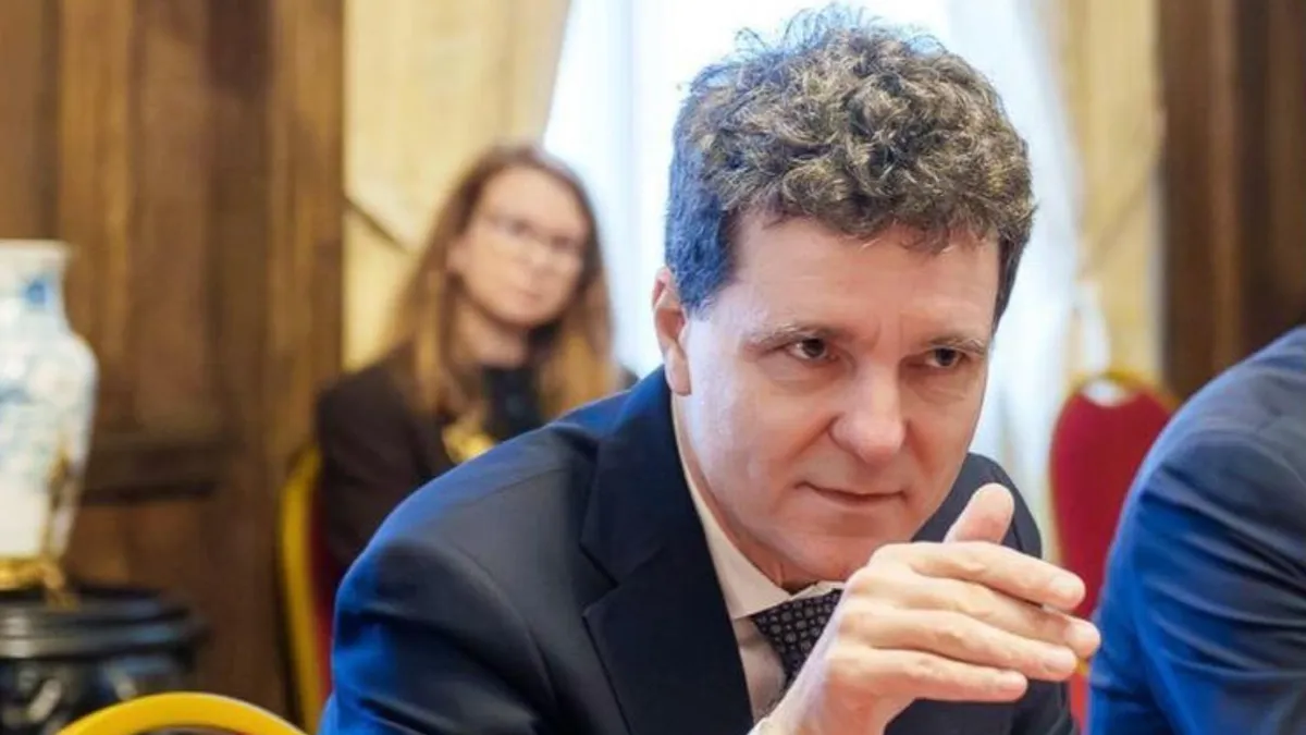 Șefii SRI și SIE, negocieri la pachet (sursa: Facebook/Nicușor Dan)