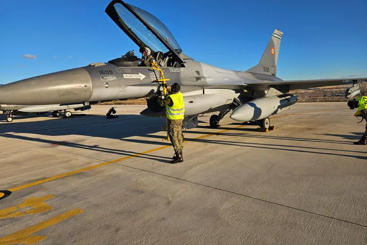 Piloții trimiși la instruire în SUA primeau 575.000 USD ca să-și închirieze mașini Foto: Forțele aeriene române