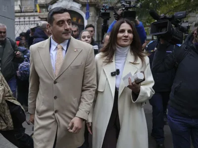 După Călin Georgescu, și Simion critică Realitatea TV pentru că a susținut guvernul Veștea. AUR dă zeci de mii de euro pe lună către acest post
