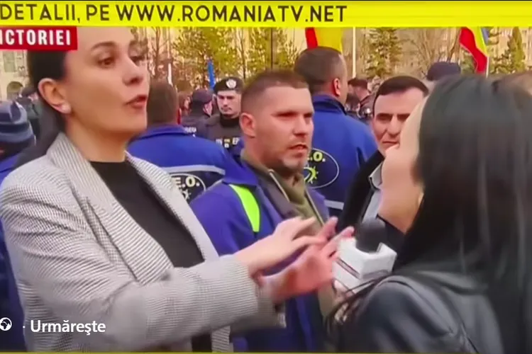Doamnele de la Realitatea și România TV s-au certat, cu voce ridicată, la mitingul minerilor Foto: Captură video România TV/Podul