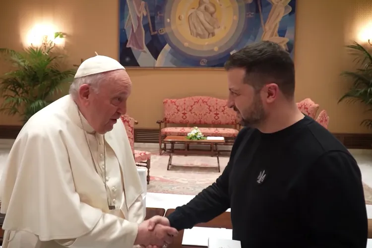 Planul de pace în Ucraina al Papei Francisc, discutat în detaliu cu Zelenski, la Roma. Președintele ucrainean, însă, insistă că nu are nevoie de mediator: Decizia e a noastră, războiul e pe teritoriul nostru