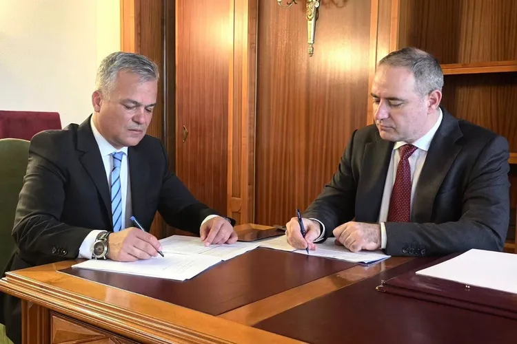 Adrian Vestea defilează ostentativ cu penelistul autosuspendat din partid Alexandru Nazare Foto: Facebook