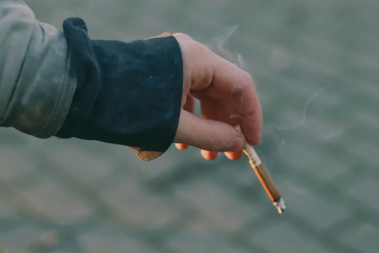 Fumatul în copilărie, infarct la 30 de ani (sursa: Pexels/Kseniya Korotkaya)