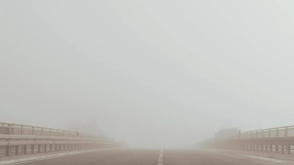 Cod galben de ceață în 13 județe (sursa: Pexels/Markus Spiske)