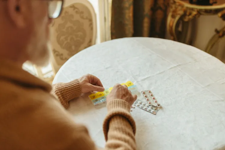 Medicamente cu reducere de 90% pentru pensionari: cum poți cere o variantă mai ieftină în farmacie