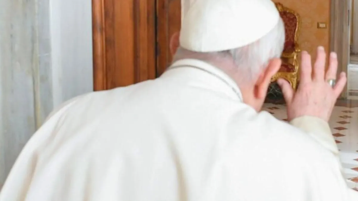 Papa Francisc, în convalescență la Vatican (sursa: Facebook/Vatican News)