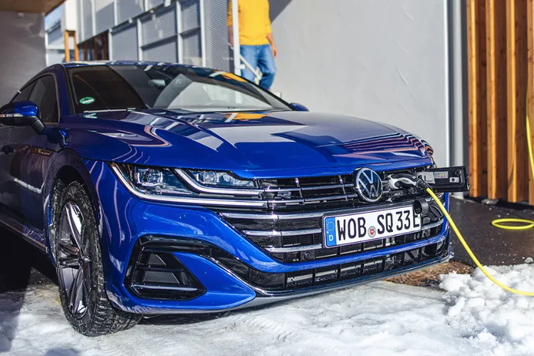 Piața mașinilor electrice crește, dar lent (sursa: Facebook/VW)