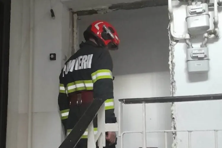 Explozie la un bloc din Râmnicu Sărat (sursa: opiniabuzau.ro)