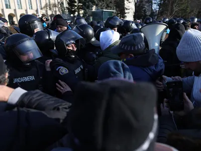 Violențe la protestul pro-Georgescu, jandarmeria reacționează (sursa: Inquam Photos/George Călin)